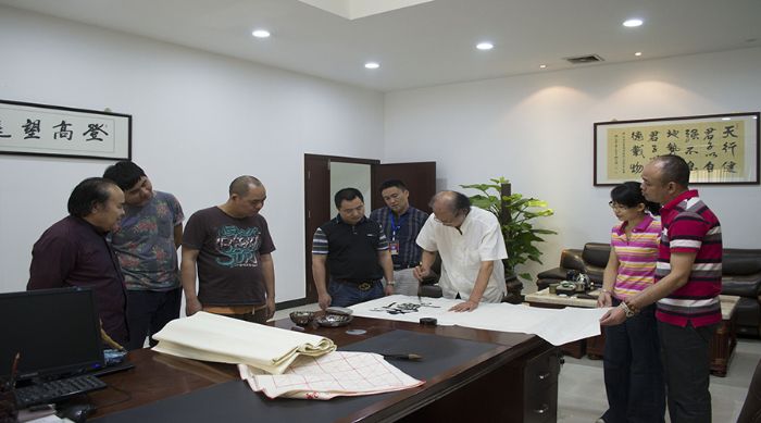 張劍岑先生為丝瓜视频网站在线观看陶題詞“厚道”、“今生今世 丝瓜视频网站在线观看陶”