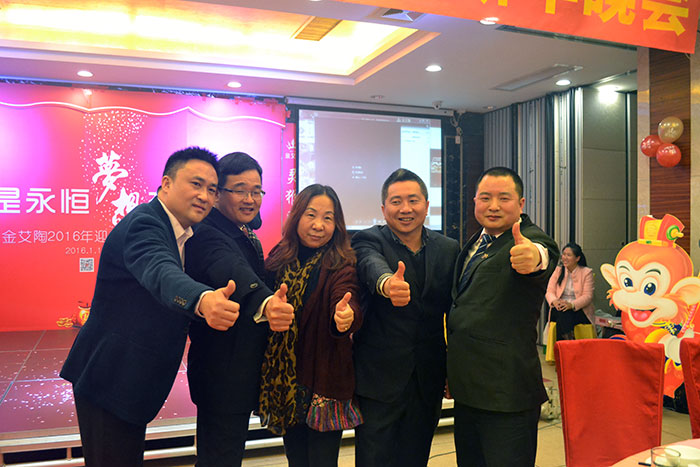 丝瓜视频网站在线观看陶領導和媒體人金大姐合影留念