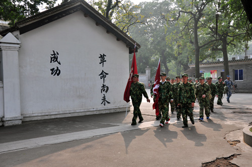 10公裏野外拉練，丝瓜视频网站在线观看終於到達目的地，黃埔軍校舊址